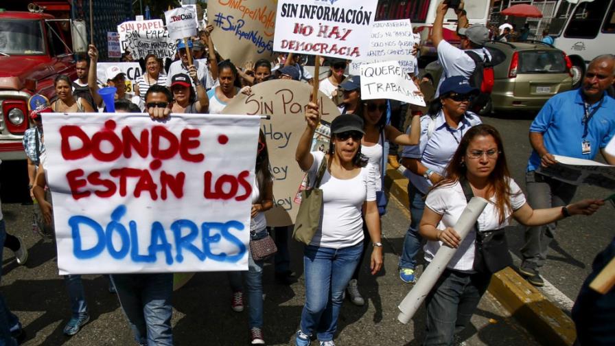 Protestan por crisis de diarios venezolanos