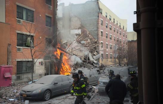 Dos muertos y 17 heridos en el derrumbe de dos edificios por explosión en Nueva York
