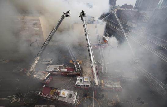 Dos muertos y 17 heridos en el derrumbe de dos edificios por explosión en Nueva York