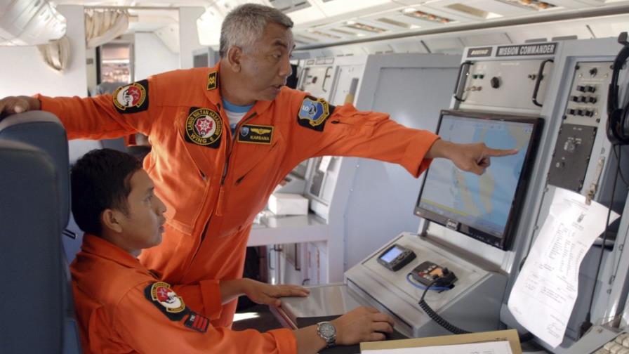 Sigue la confusión en torno al avión malasio desaparecido con 239 personas