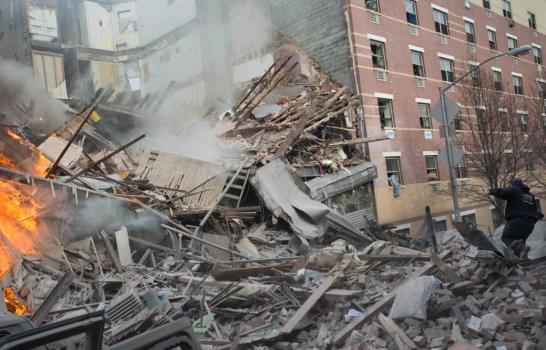 Explosión en NY deja dos muertos, una veintena de heridos y dos edificios colapsados