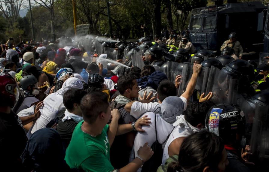 Un militar y dos civiles más mueren en protestas en Venezuela