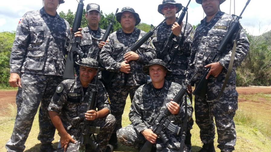 La Policía Nacional arrasa en tiro con fusil M-16 en los Juegos Militares