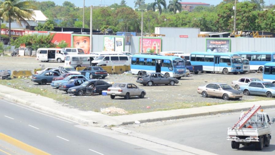 Transportistas invaden el área verde del Kilómetro 9