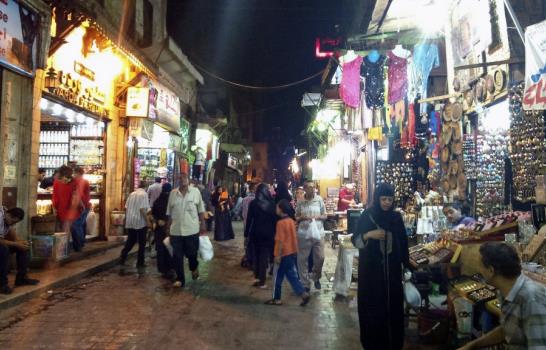 El Cairo islámico gana brillo en su calle más espectacular