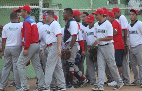 Juegos con Panamá prepara selección nacional de softbol para torneo Mundial y los Juegos Centroamericano