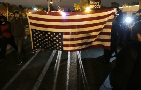 Protestan por tiroteos de la policía en Missouri