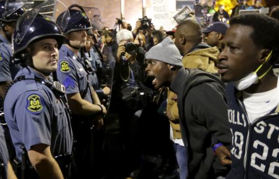 Protestan por tiroteos de la policía en Missouri