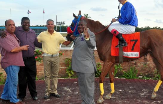 Widia gana la estelar en una tarde de Luís Jiménez en el hipódromo V Centenario