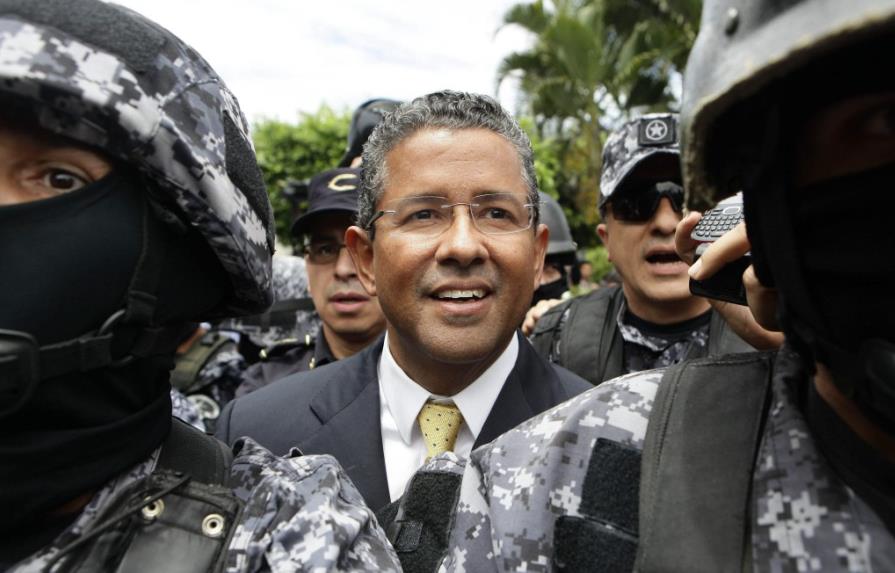 Expresidente salvadoreño acusado de corrupción podrá seguir en hospital