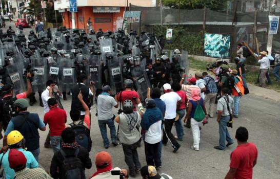 Aumenta tensión y violencia en México por la desaparición de 43 estudiantes