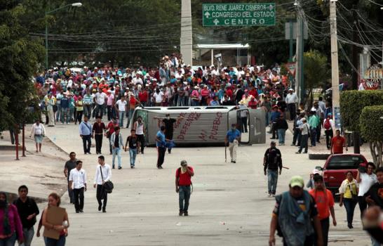 Aumenta tensión y violencia en México por la desaparición de 43 estudiantes