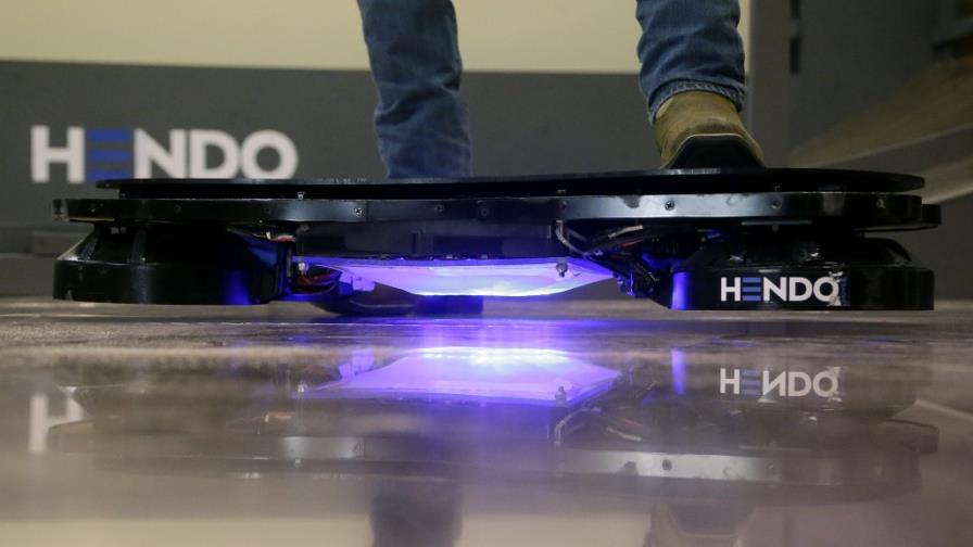 Una empresa hace realidad el monopatín volador