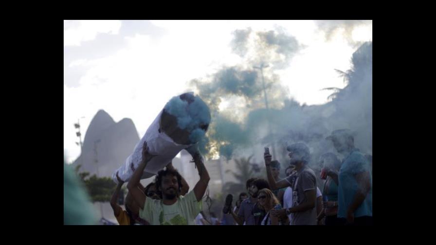 Prohíben el desfile de un porro gigante en una protesta