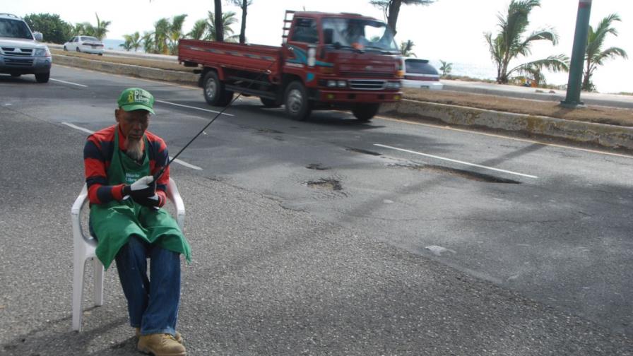 Los boquetes en la 30 de Mayo son grave peligro
