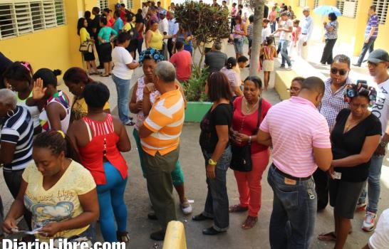 En Santo Domingo se votó con orden y alto activismo político