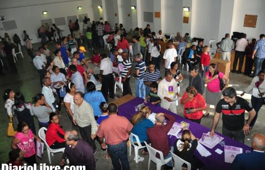 En Santo Domingo se votó con orden y alto activismo político