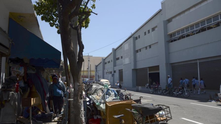 El entorno del nuevo Mercado de Villa Consuelo es un desorden