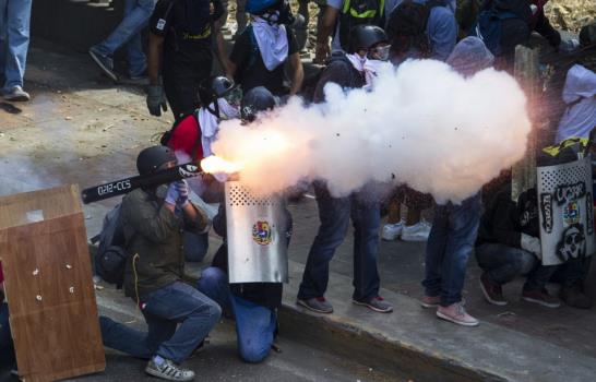 Policías frustran intento de marcha opositora hacia centro Caracas