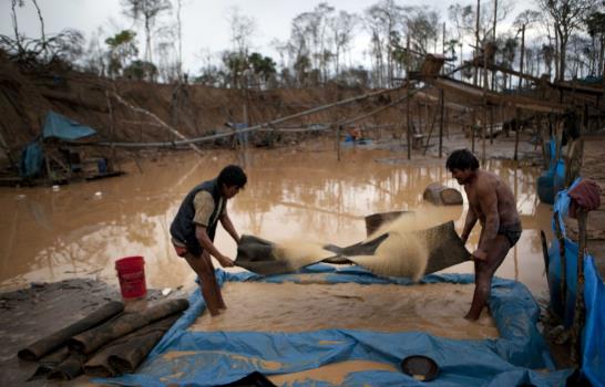Mineros peruanos temen persecución