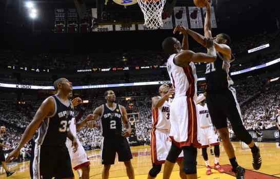 San Antonio arrolla al Miami Heat y pone la serie a punto de mate