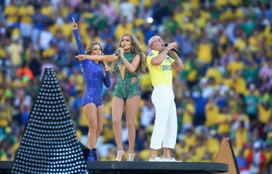 Hot pants y mocasines blancos en Brasil