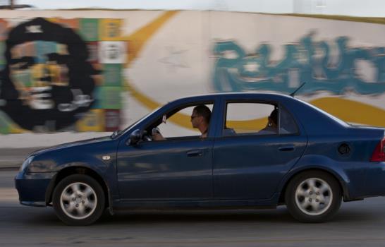 Cientos de años de trabajo para comprar un auto en Cuba