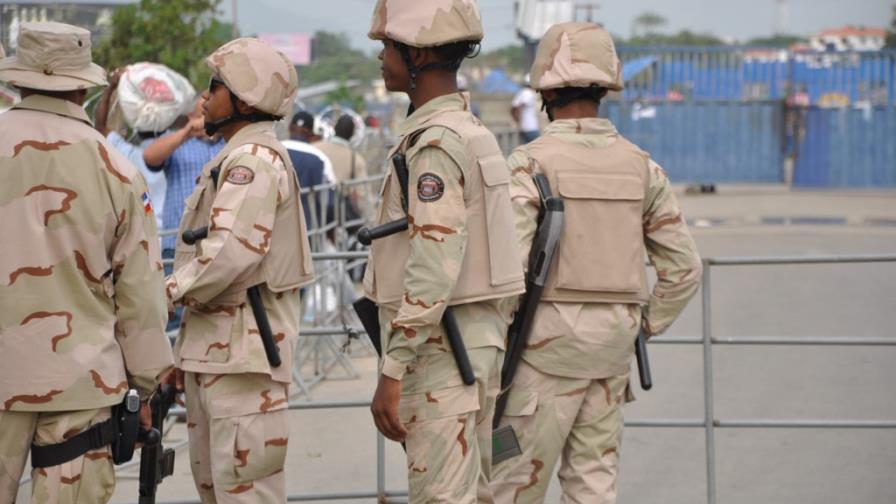 El Ministerio de Defensa informa que apresan a tres prófugos haitianos El Ministerio de Defensa informa que apresan a tres prófugos haitianos