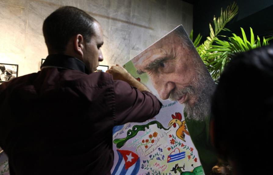 Fidel Castro cumple 88 años ausente en homenajes y ensalzado por oficialismo