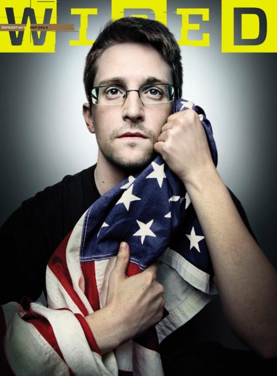 Snowden, abrazando la bandera de Estados Unidos, se dice dispuesto a entrar en prisión