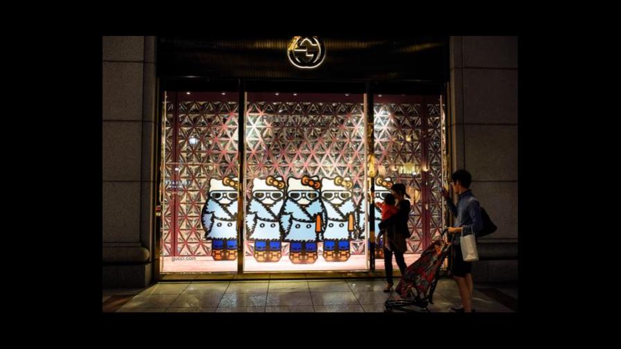 Hello Kitty viste de Gucci para su 40 cumpleaños