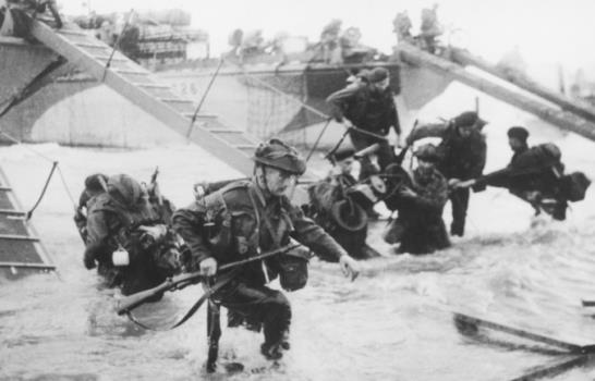 Un cómic camina tras las huellas de Robert Capa en el Desembarco de Normandía