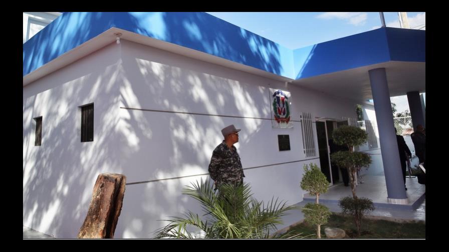 Presidente Medina inaugura 70 destacamentos policiales en todo el país