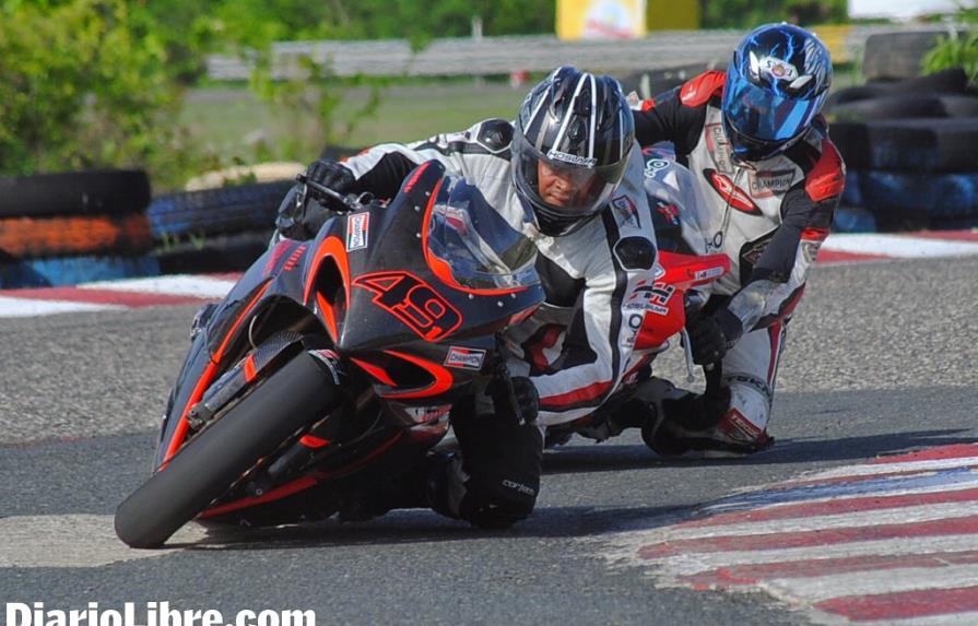 Emilio Peña llega a siete coronas en las motos