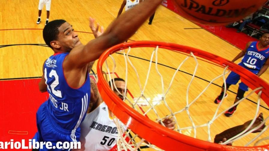 Ron Roberts Jr. fue firmado por los 76ers.