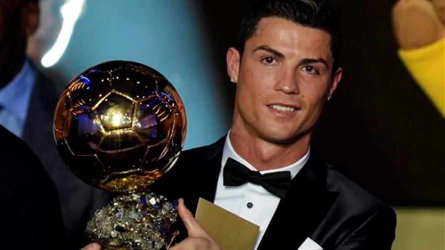 Cristiano Ronaldo festeja Balón de Oro con sus compañeros Cristiano Ronaldo festeja Balón de Oro con sus compañeros