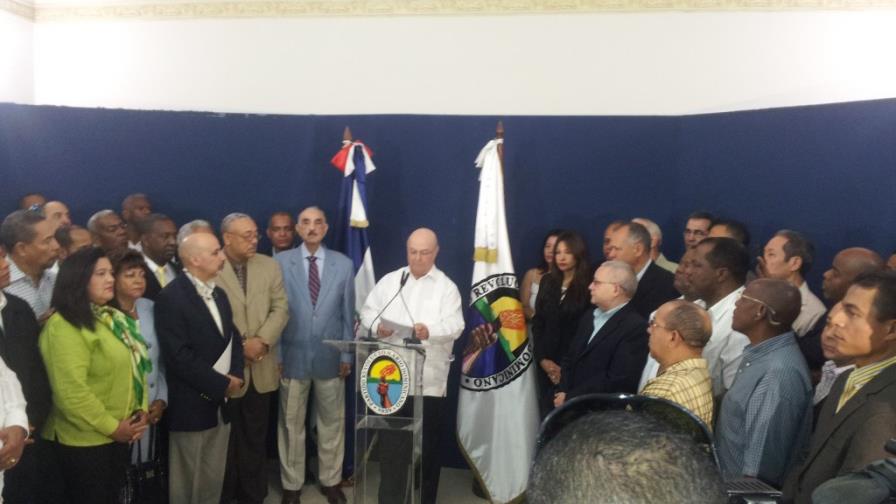 Mejía llama a sus seguidores a no participar en convención del PRD