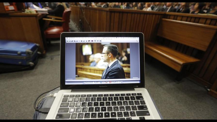 Muestran dos fotos de Oscar Pistorius tras el crimen de su novia