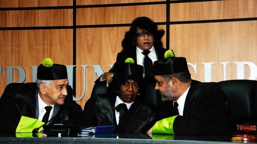 TSE ordena al PLD reintegrar dos miembros al CC en sustitución de mujeres TSE ordena al PLD reintegrar dos miembros al CC en sustitución de mujeres