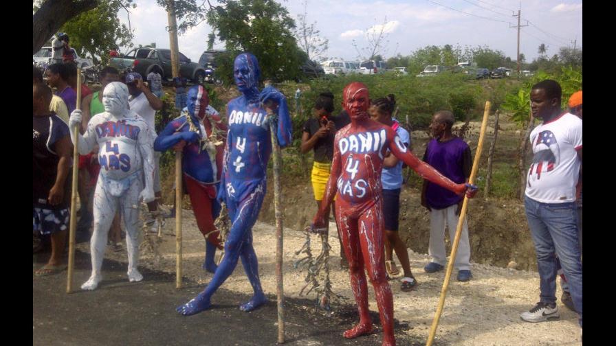 Promueven reelección de Danilo Medina con aire carnavalesco Promueven reelección de Danilo Medina con aire carnavalesco