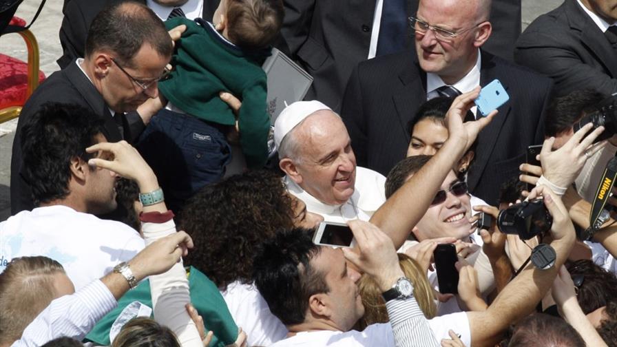 El Papa pide definirse entre Judas o la Virgen María