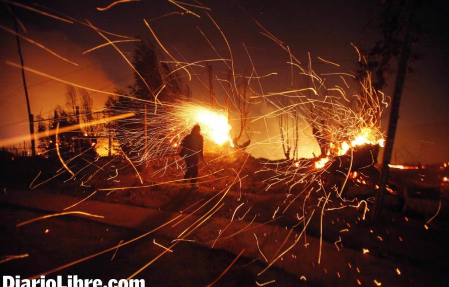 Un incendio deja 12 muertos y quema 2,000 casas en Chile