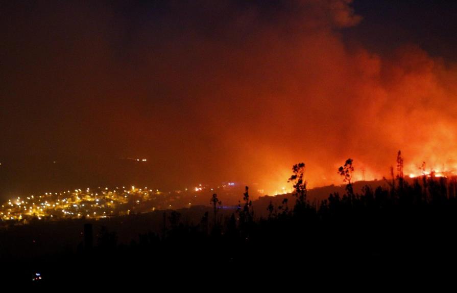 Argentina enviará aviones hidrantes para combatir el incendio de Valparaíso