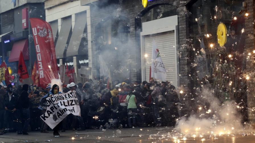 Enfrentamientos en Turquía durante una protesta por la tragedia minera Enfrentamientos en Turquía durante una protesta por la tragedia minera
