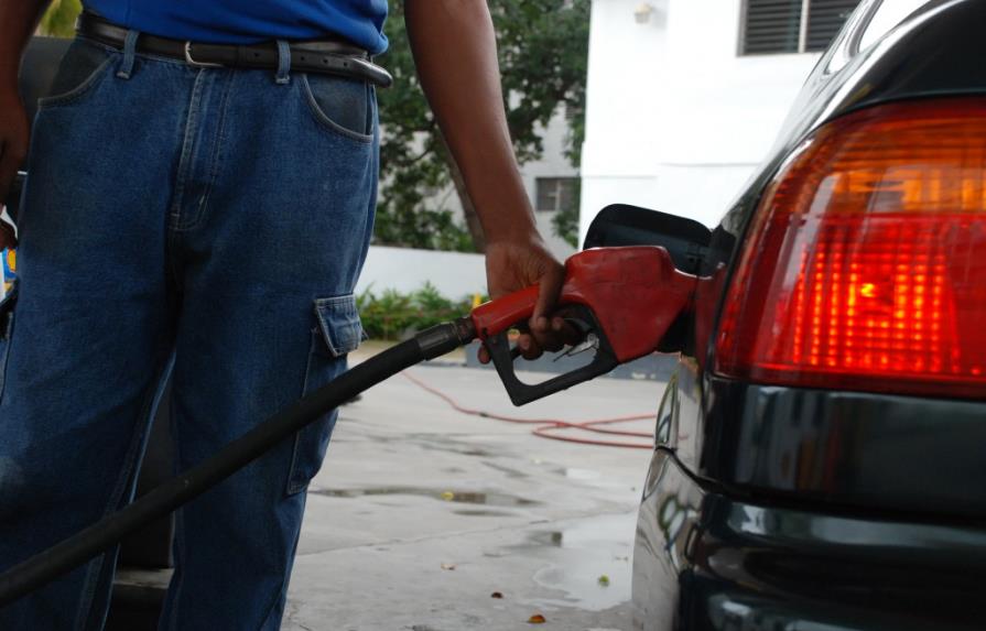 Las gasolinas aumentan RD$2.00; precios de los demás combustibles no variarán