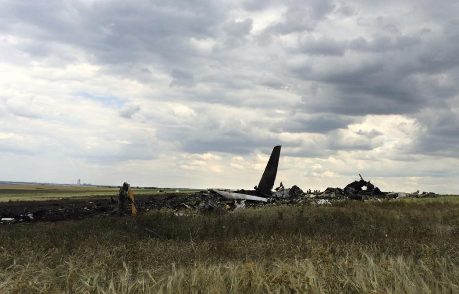 Ucrania confirma la muerte de 54 soldados al derribar su avión los prorrusos