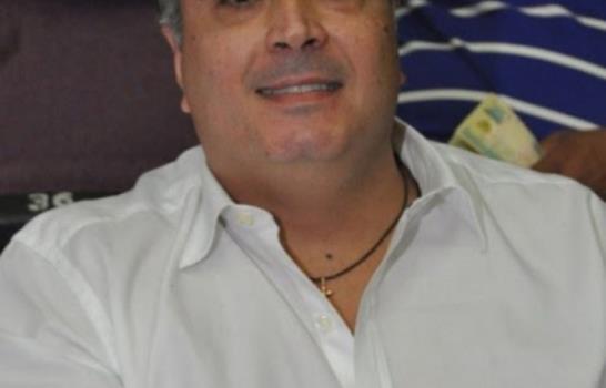 Ángel Santana camina firme a Gallero del Año