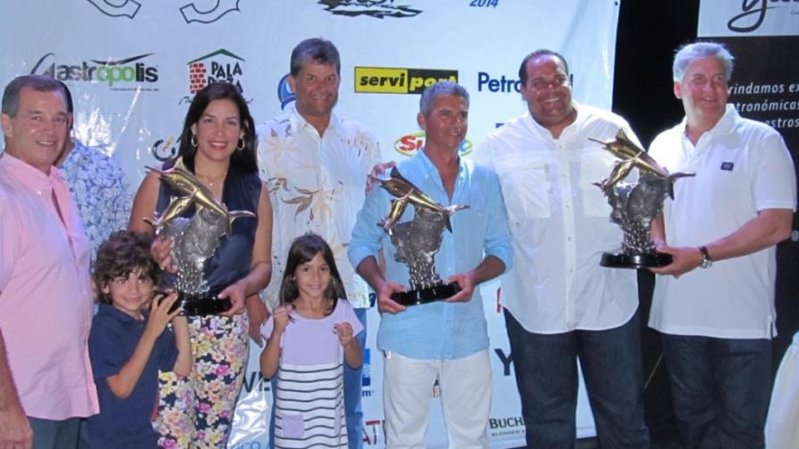 Aniana Vásquez de Viyella, la más premiada en torneo de pesca al Marlin Azul