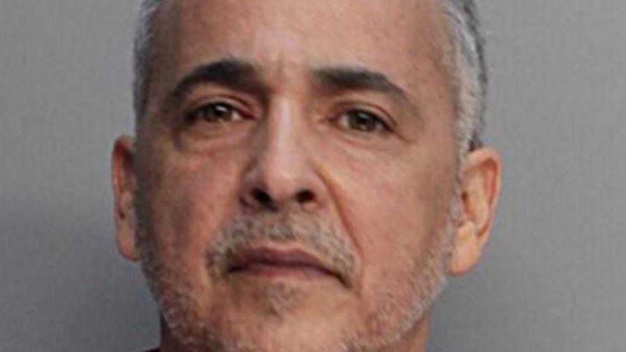 Condenarán a año y medio de libertad condicional a dominicano que rompió jarrón Condenarán a año y medio de libertad condicional a dominicano que rompió jarrón