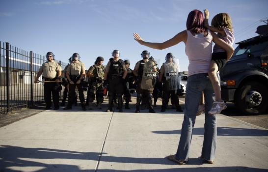 Disturbios y arrestos en cuarto día de protesta racial en EEUU